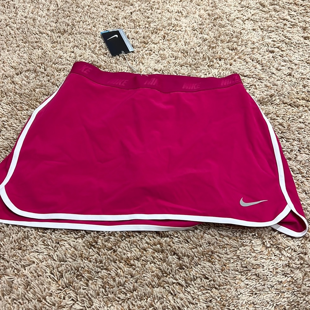 Nike pink women’s golf skort